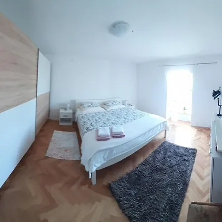 Apartman Lami *